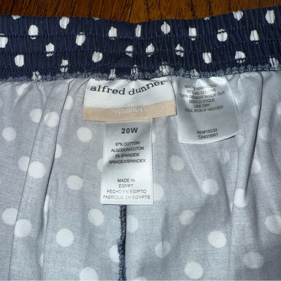 Like New Alfred Dunner Navy Polka Dots Capri Pants Size 20 - Picture 3 of 9